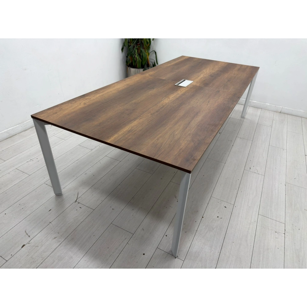 8 Kişilik Dataportlu Toplantı Masası