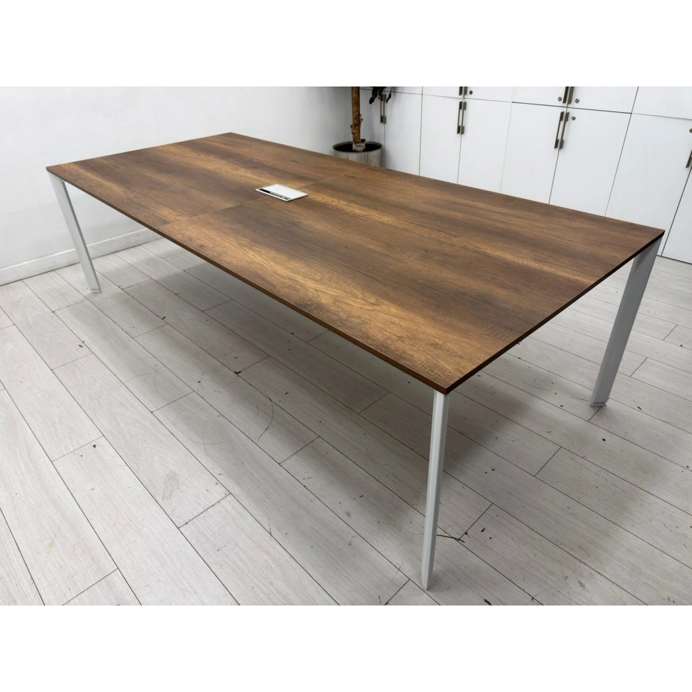 8 Kişilik Dataportlu Toplantı Masası