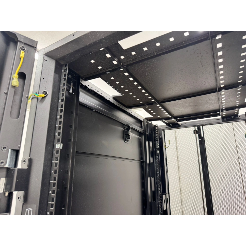 Apc Dikili Tip Kabinet Server Kabini