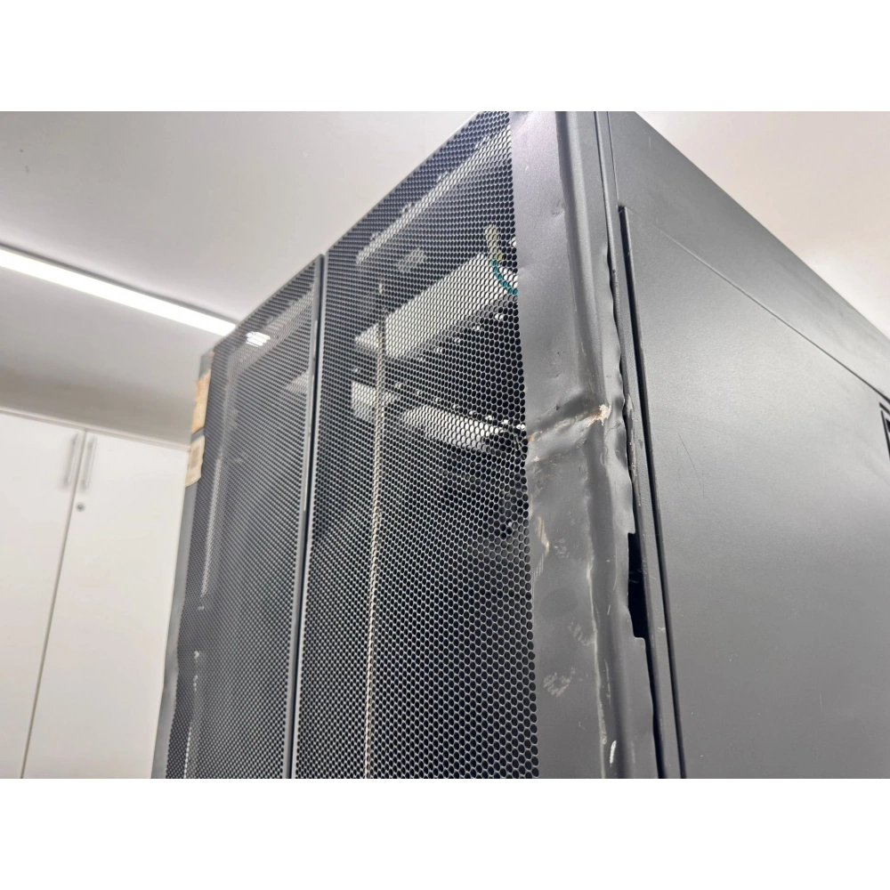 Apc Dikili Tip Kabinet Server Kabini