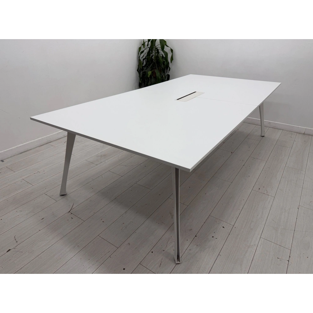 Beyaz Dataportlu 10 Kişilik Toplantı Masası