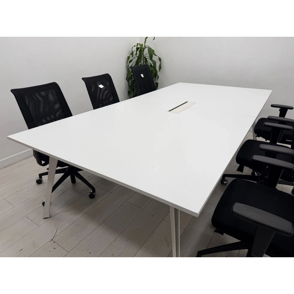 Beyaz Dataportlu 10 Kişilik Toplantı Masası