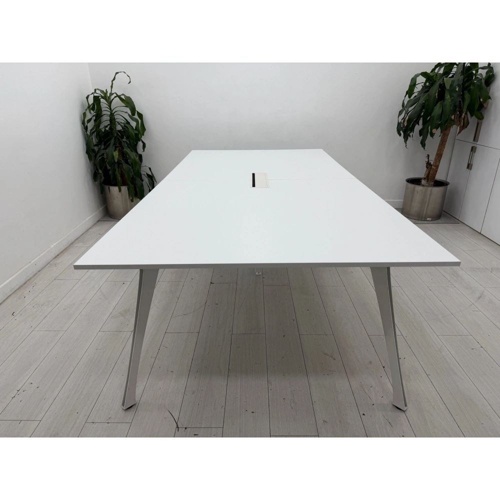 Beyaz Dataportlu 10 Kişilik Toplantı Masası