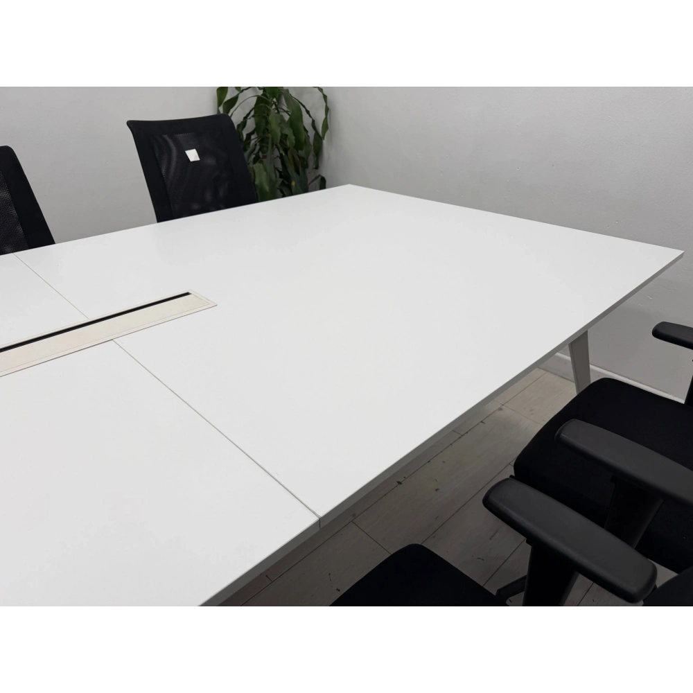 Beyaz Dataportlu 10 Kişilik Toplantı Masası