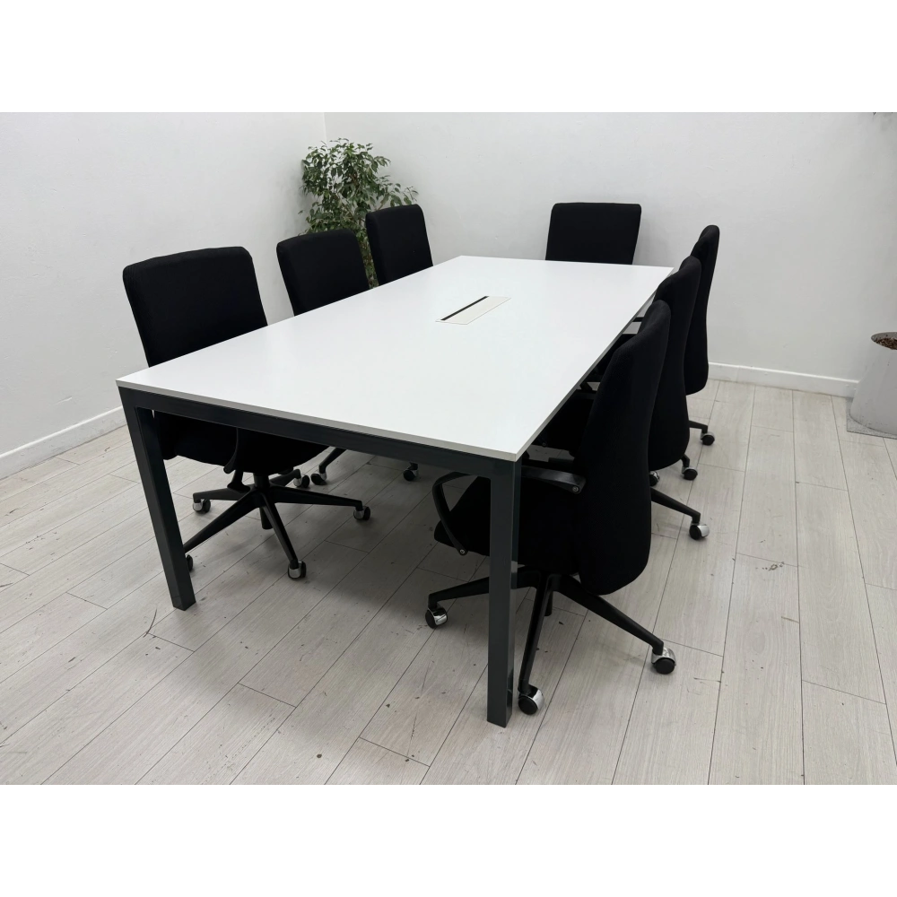 Beyaz Dataportlu 8 Kişilik Toplantı Masası