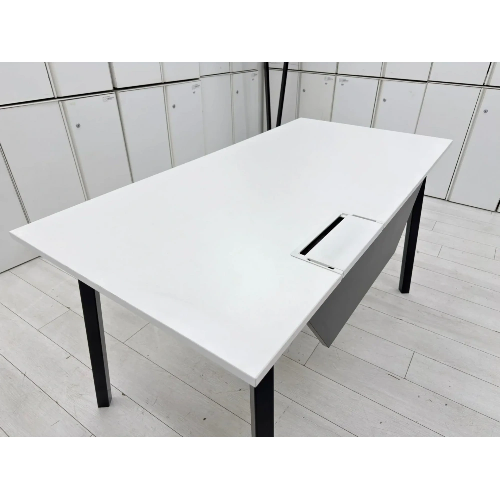 Beyaz Dataportlu Ofis Çalışma Masası - M4730