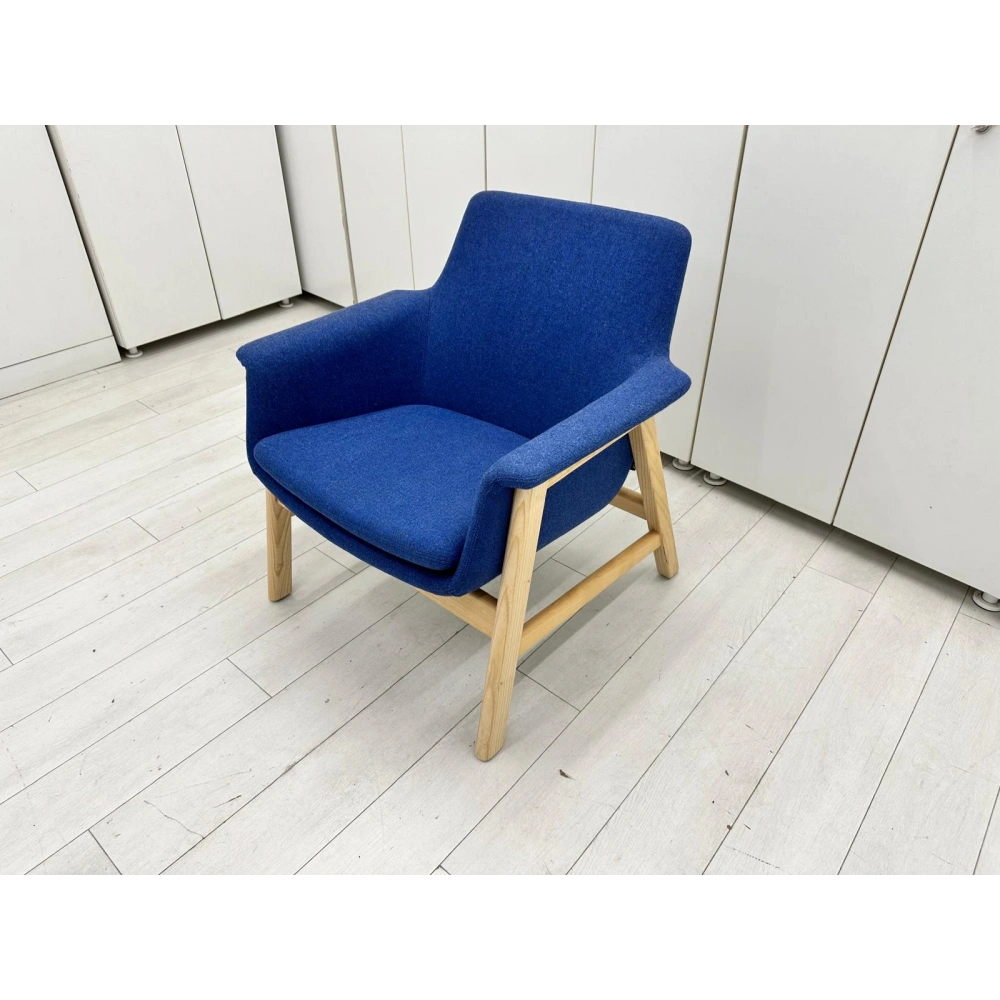 BT Design To Be Ahşap Ayaklı Kumaş Berjer