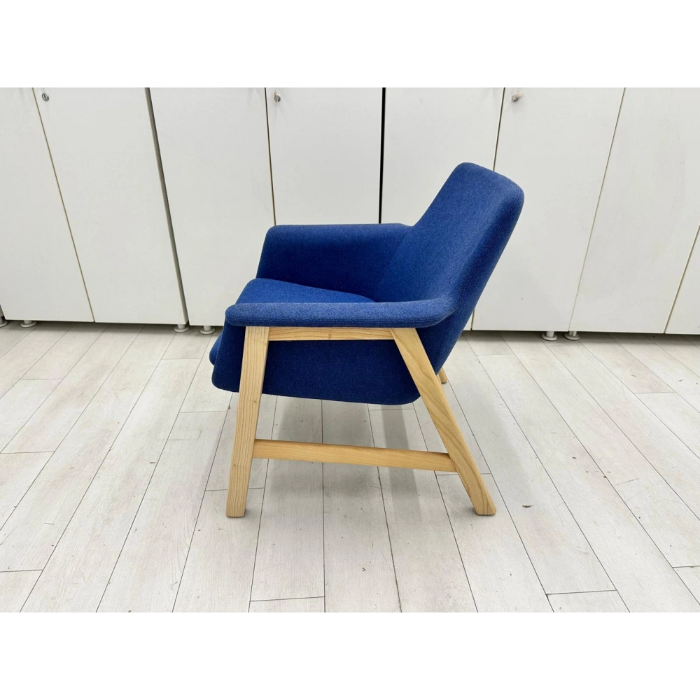 BT Design To Be Ahşap Ayaklı Kumaş Berjer