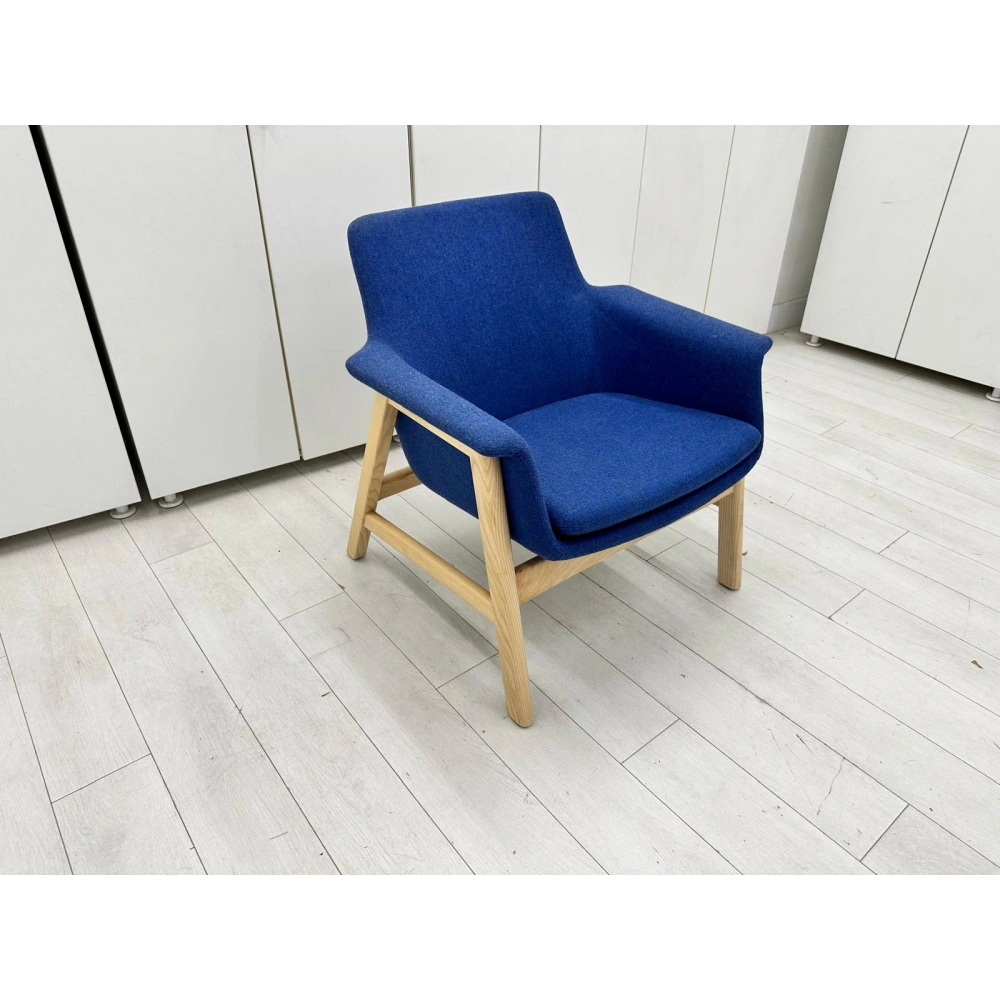 BT Design To Be Ahşap Ayaklı Kumaş Berjer