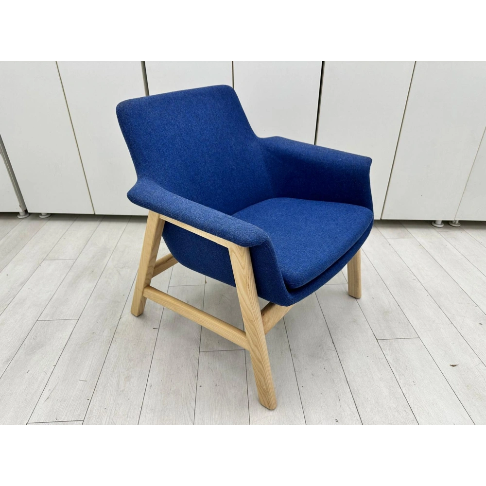 BT Design To Be Ahşap Ayaklı Kumaş Berjer