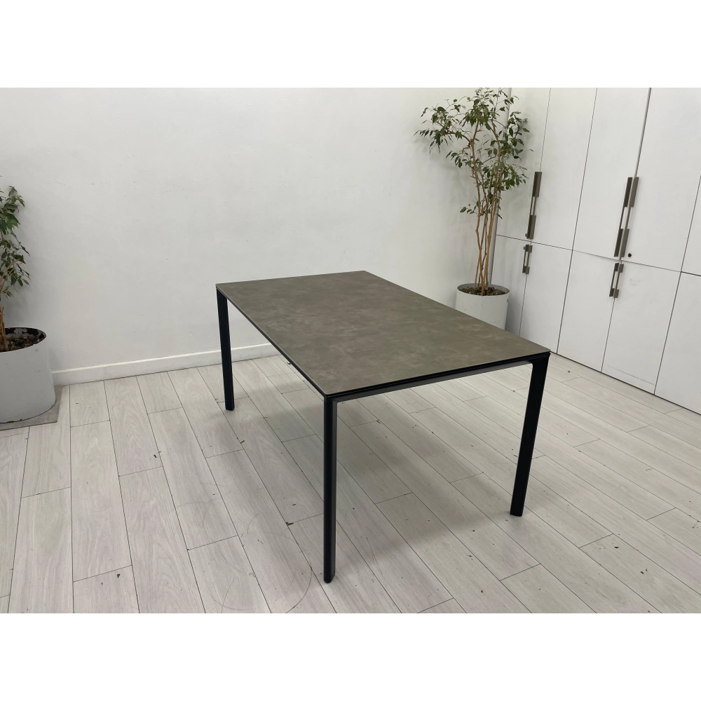 Demir Ayaklı Cam Vemermer Toplantı Masası