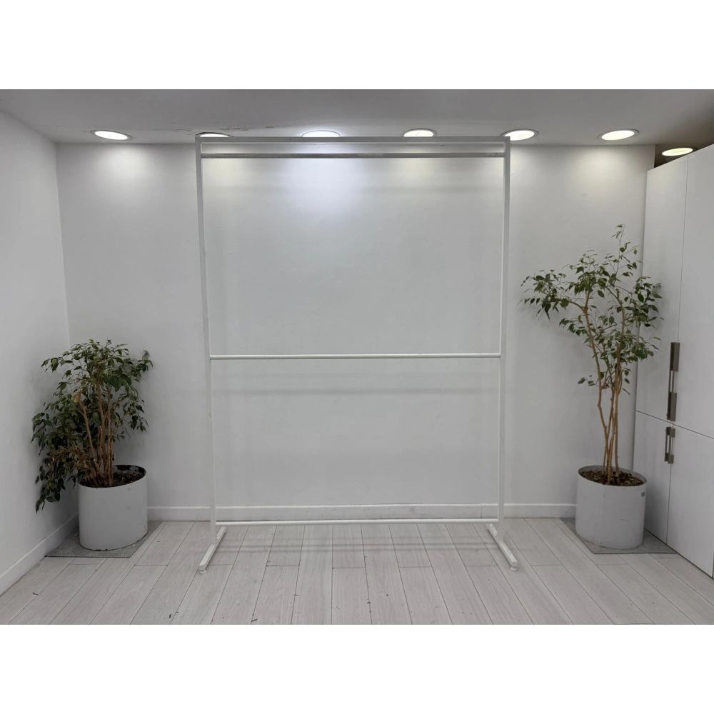 Dikdörtgen Beyaz Konfeksiyon Askısı Ayaklı Askılı