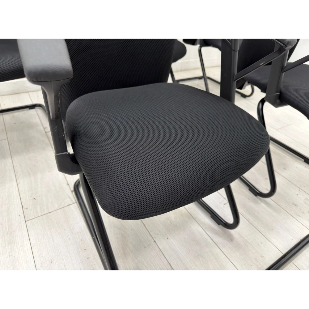 Girsberger Siyah Bekleme Koltuğu