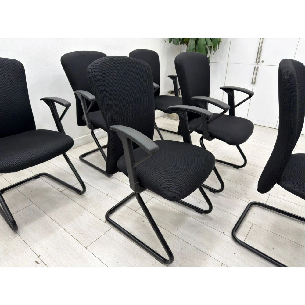 Girsberger Siyah Bekleme Koltuğu