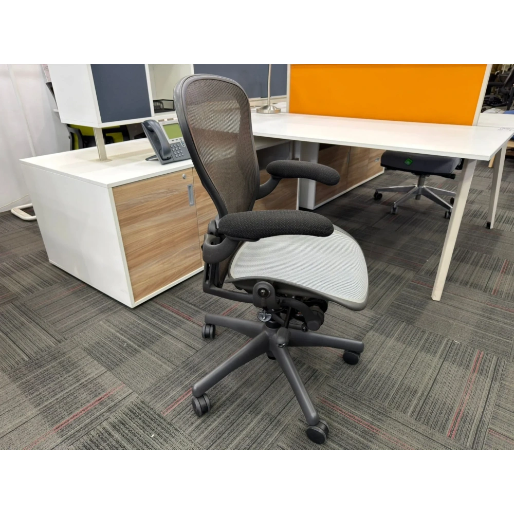 Herman Miller Aeron B Size Yönetici Çalışma Koltuğu - M4687