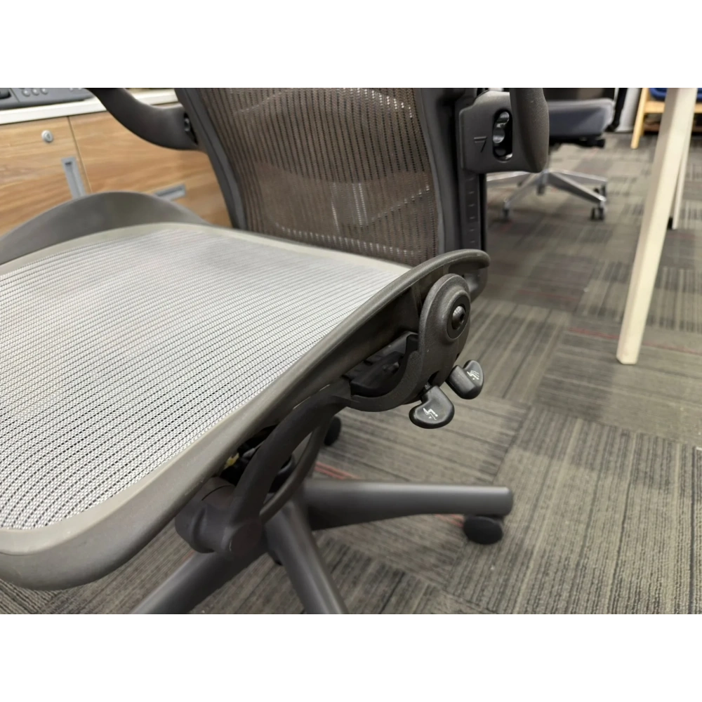 Herman Miller Aeron B Size Yönetici Çalışma Koltuğu - M4687