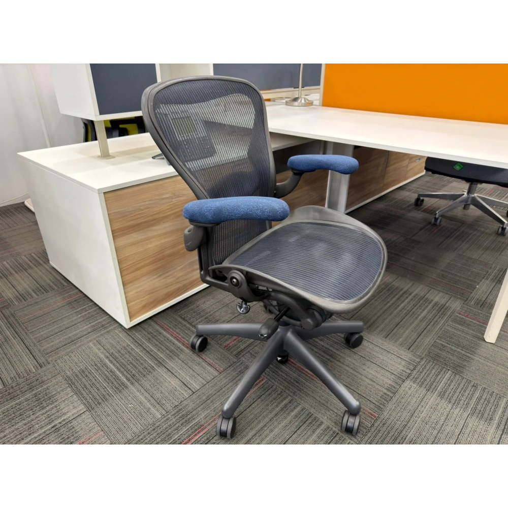 Herman Miller Aeron B Size Yönetici Çalışma Koltuğu - M4693