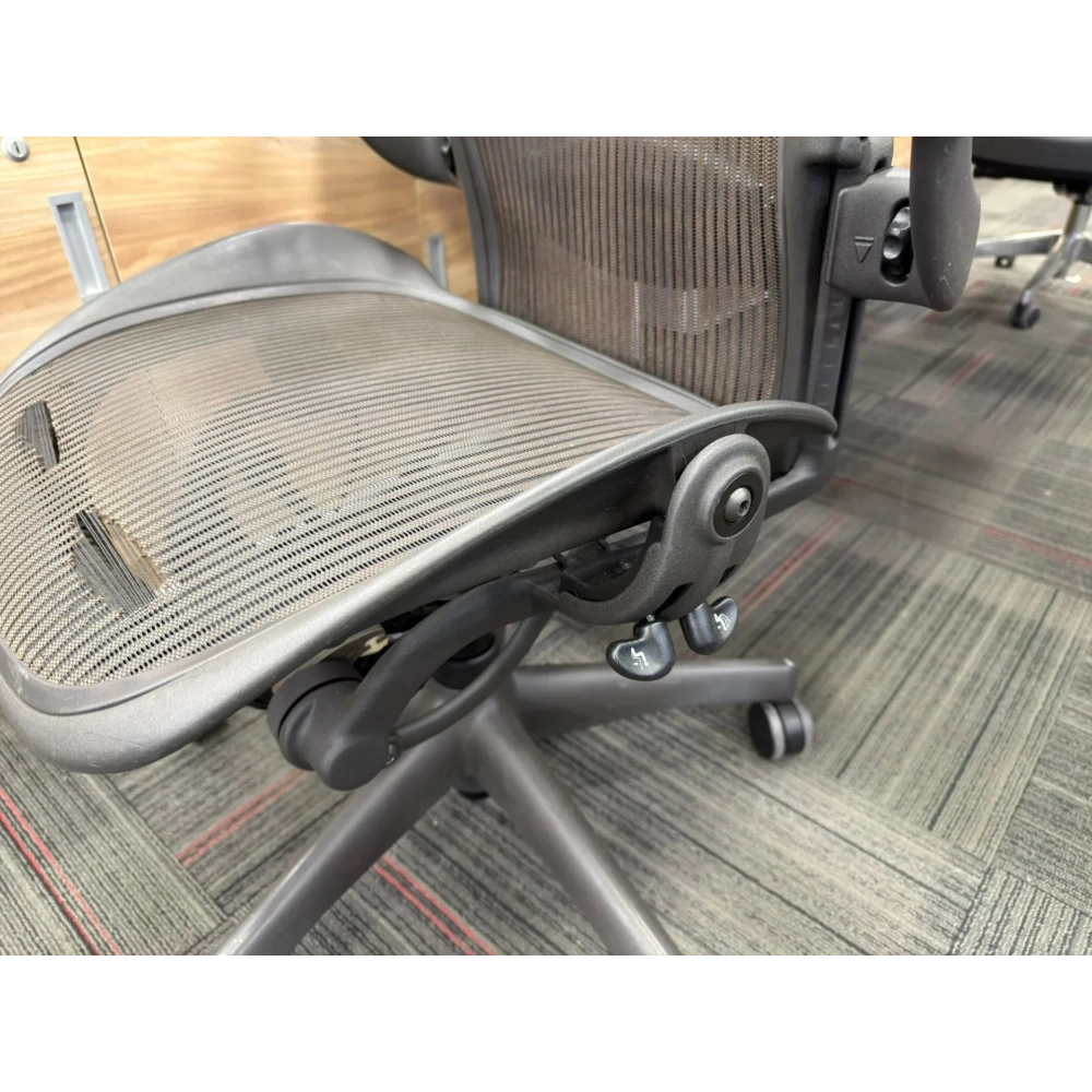Herman Miller Aeron B Size Yönetici Çalışma Koltuğu - M4703
