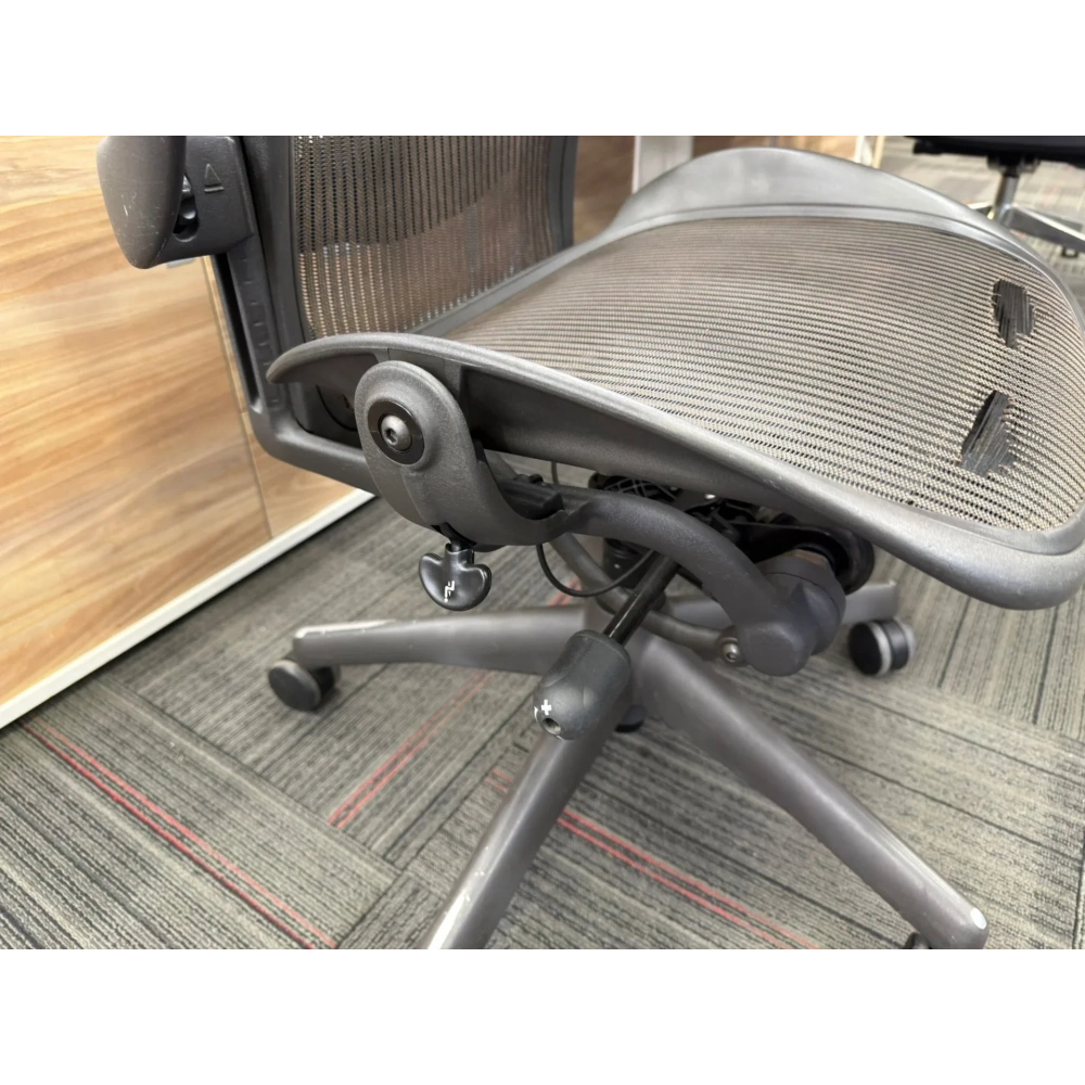 Herman Miller Aeron B Size Yönetici Çalışma Koltuğu - M4703