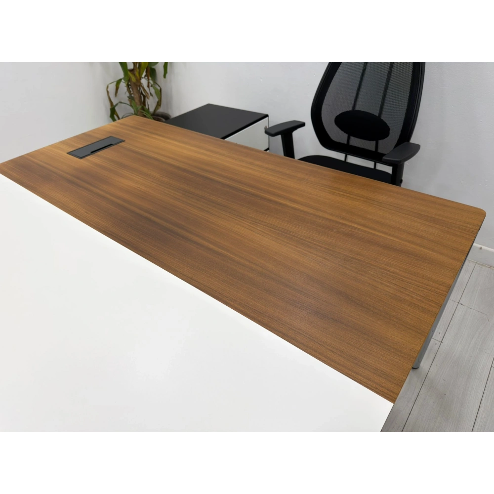 Koleksiyon Etajerli Yönetici Çalışma Masası