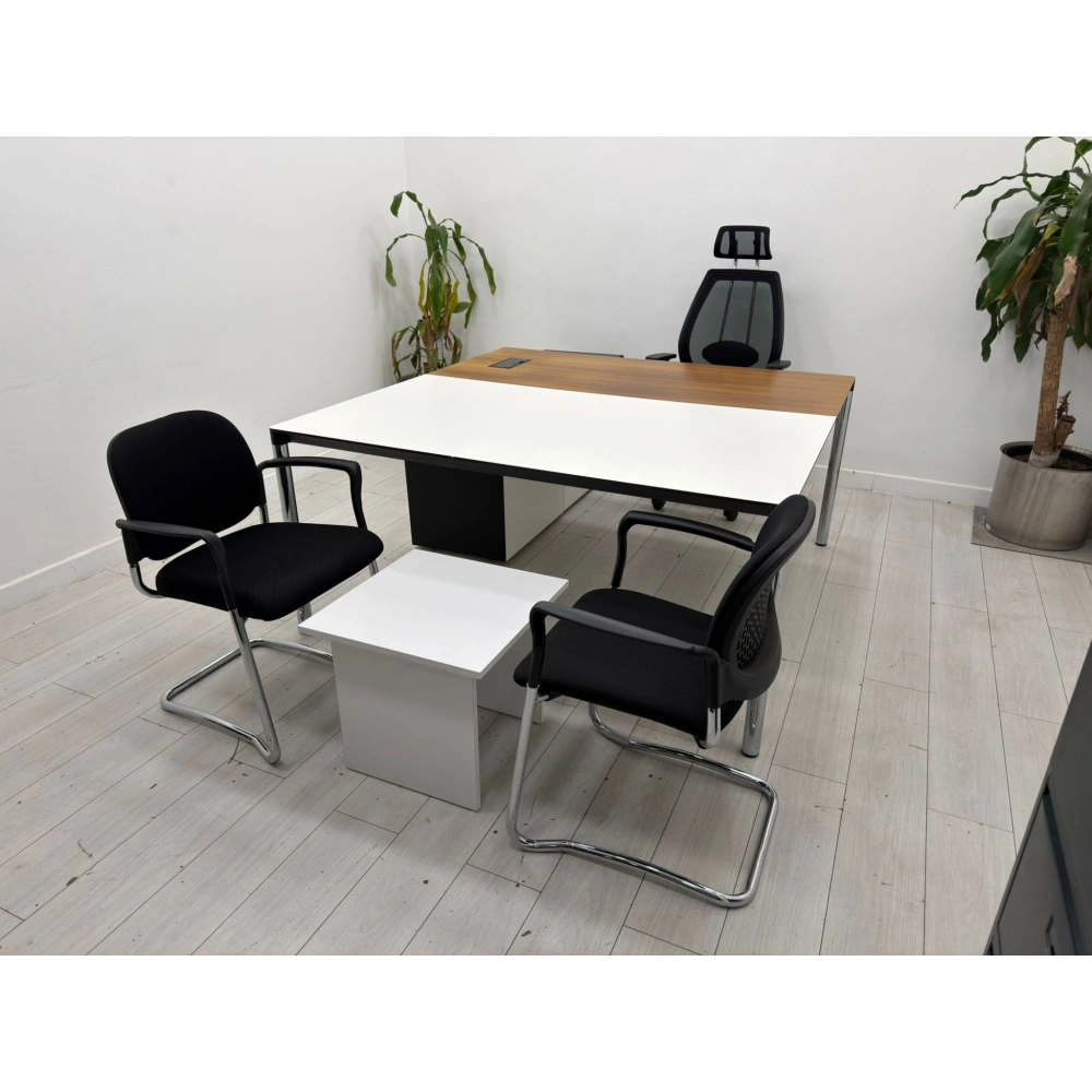 Koleksiyon Etajerli Yönetici Çalışma Masası