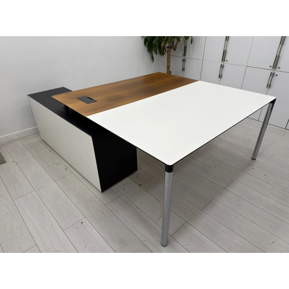 Koleksiyon Etajerli Yönetici Çalışma Masası