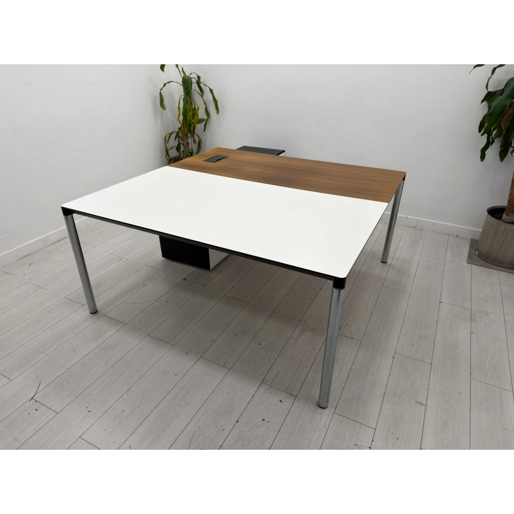 Koleksiyon Etajerli Yönetici Çalışma Masası