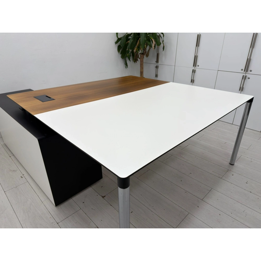 Koleksiyon Etajerli Yönetici Çalışma Masası