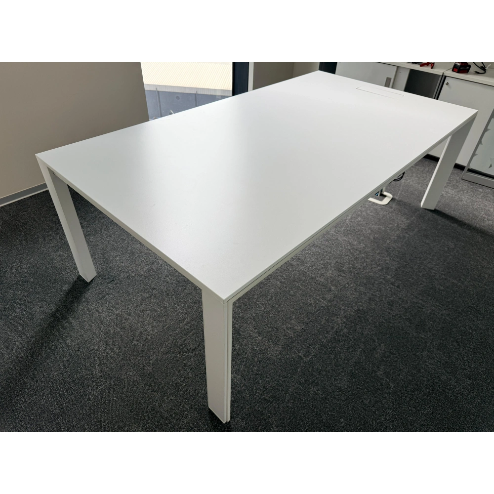 Koleksiyon Marka 6 Kişilik Toplantı Masası