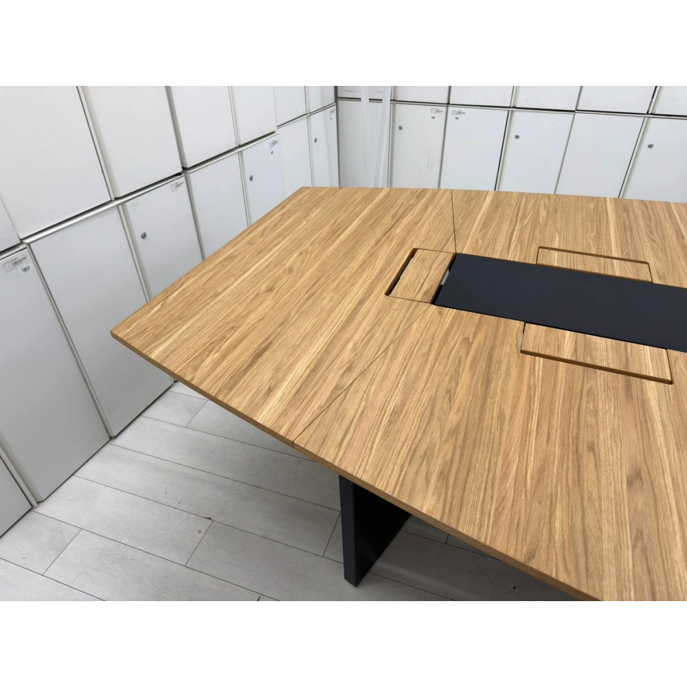 Nurus Dataportlu 10 Kişilik Meşe Toplantı Masası