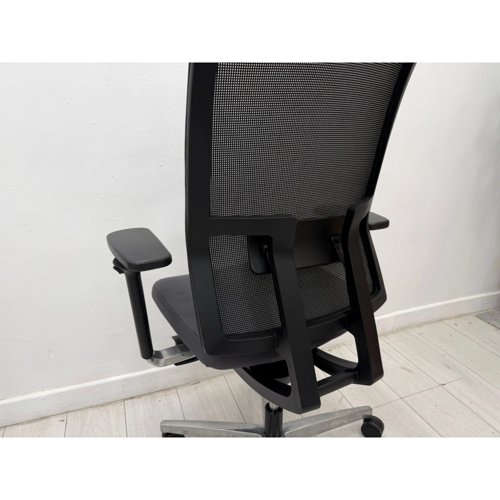 Nurus Me Too Başlıklı Yönetici Koltuğu