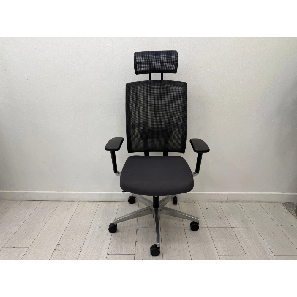 Nurus Me Too Başlıklı Yönetici Koltuğu