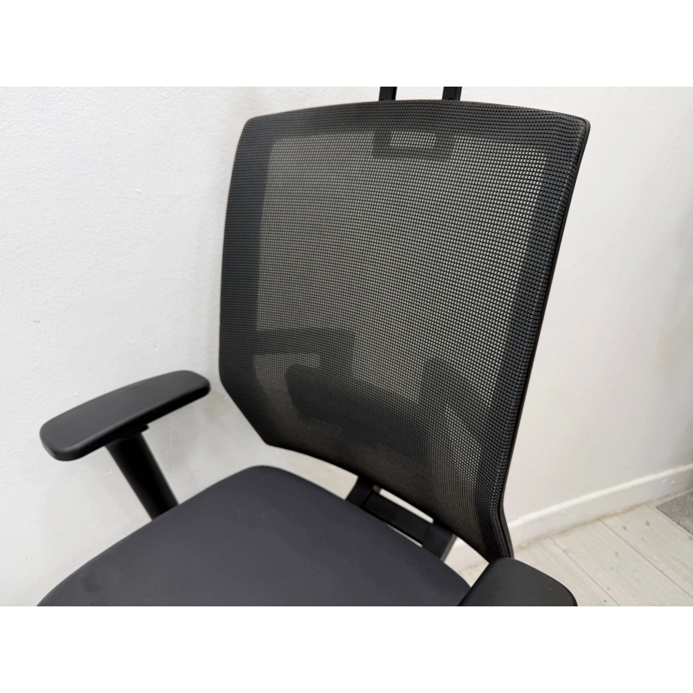 Nurus Me Too Başlıklı Yönetici Koltuğu