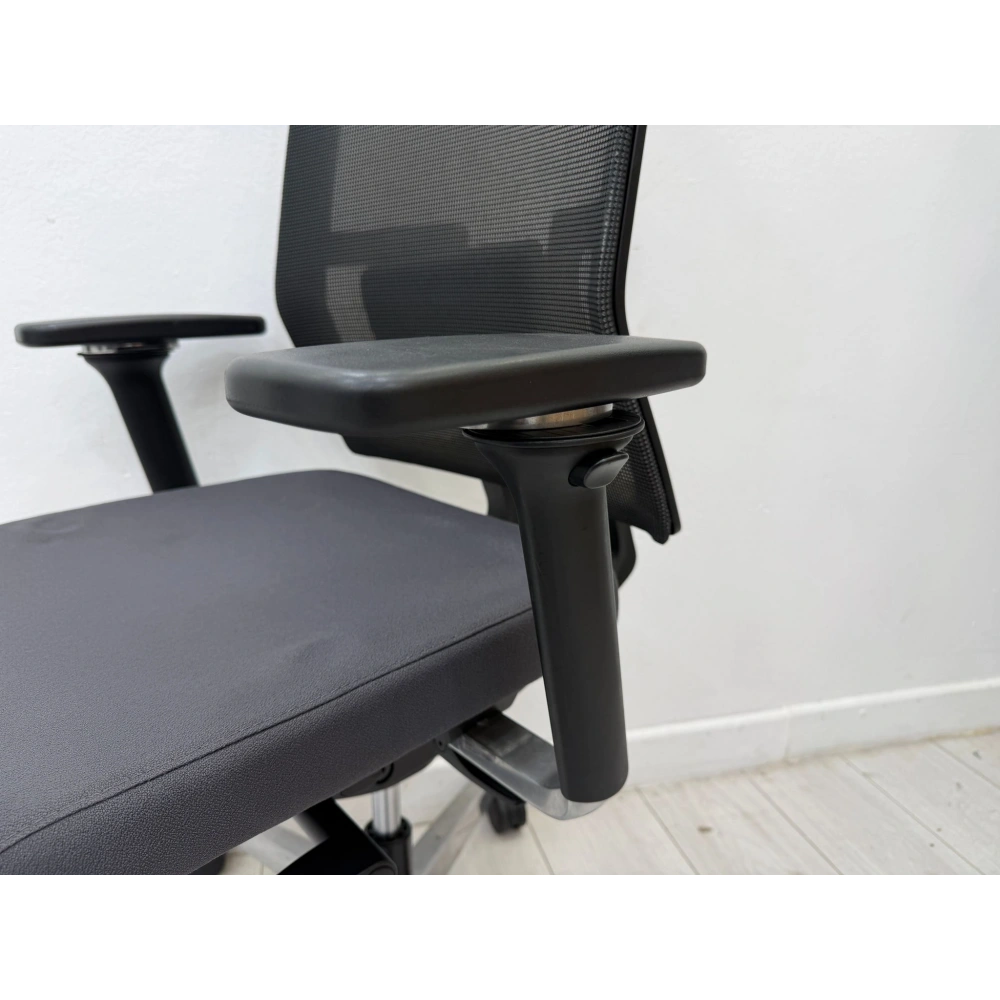 Nurus Me Too Başlıklı Yönetici Koltuğu