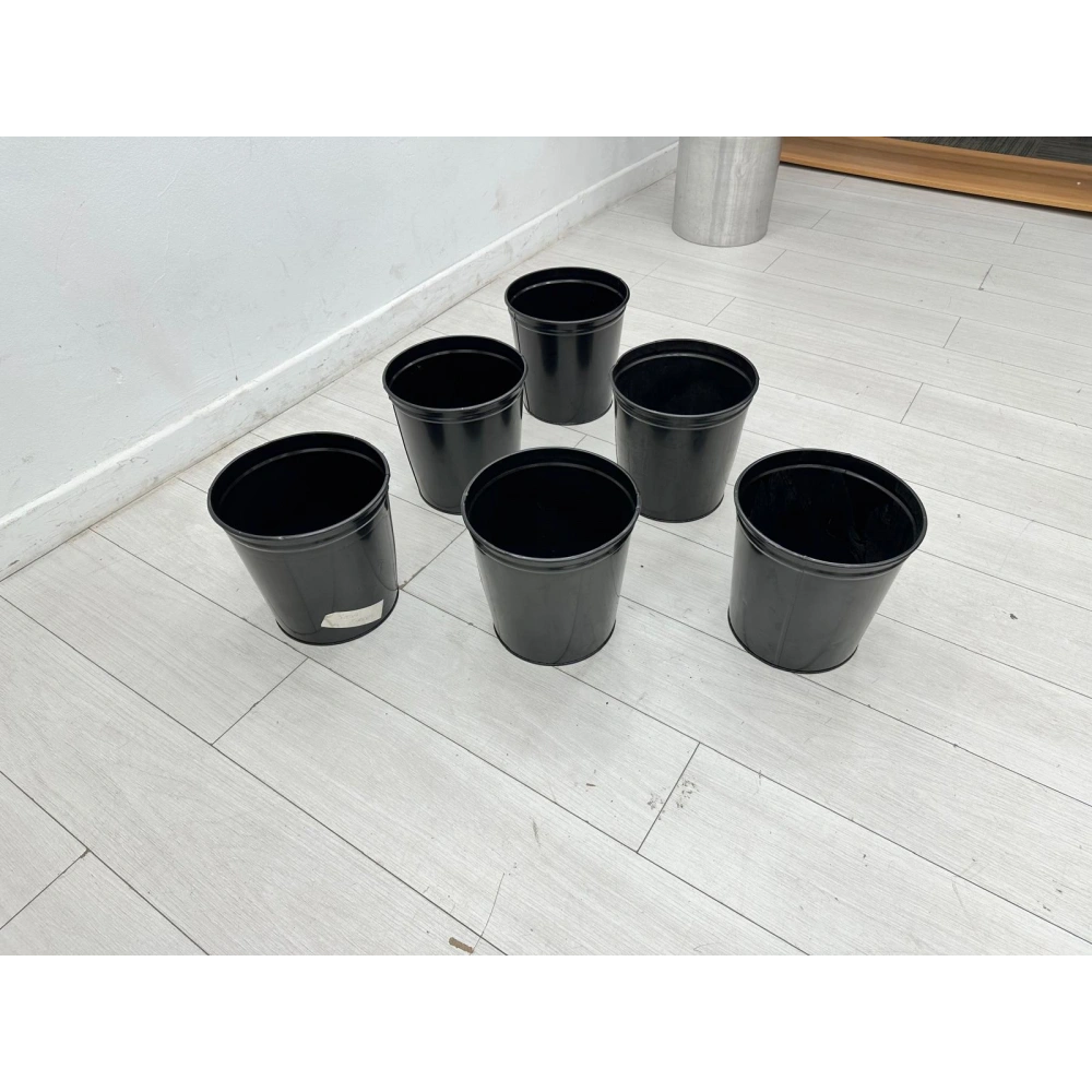 Siyah Metal Çöp Kovası