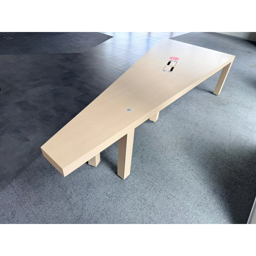 Üçgen Dataportlu 10 Kişilik Toplantı Masası