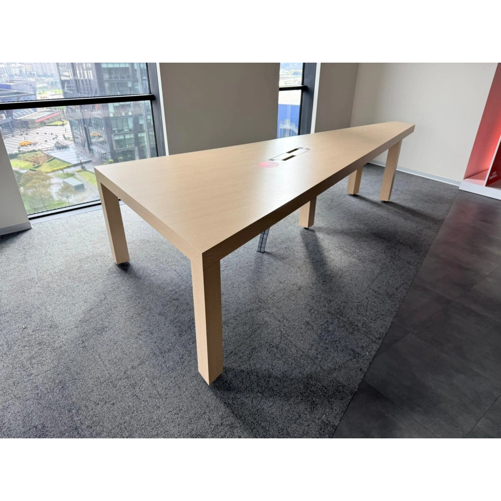 Üçgen Dataportlu 10 Kişilik Toplantı Masası