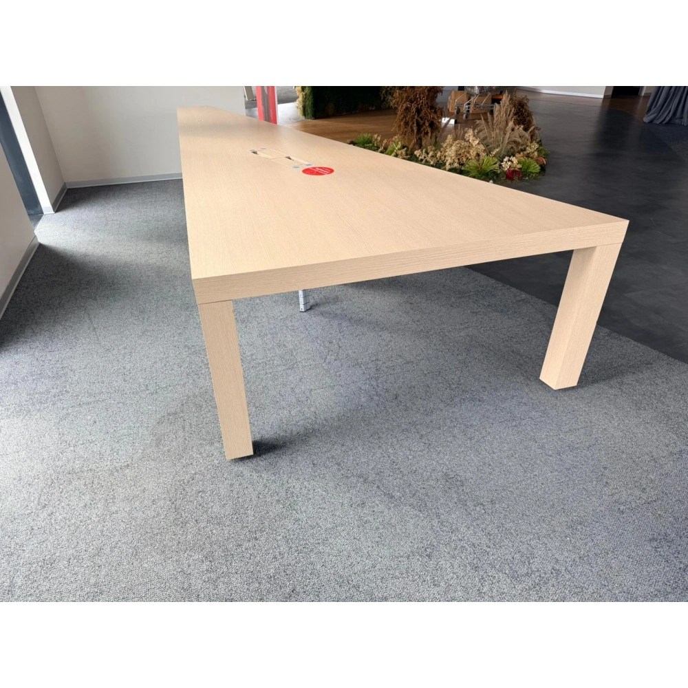 Üçgen Dataportlu 10 Kişilik Toplantı Masası