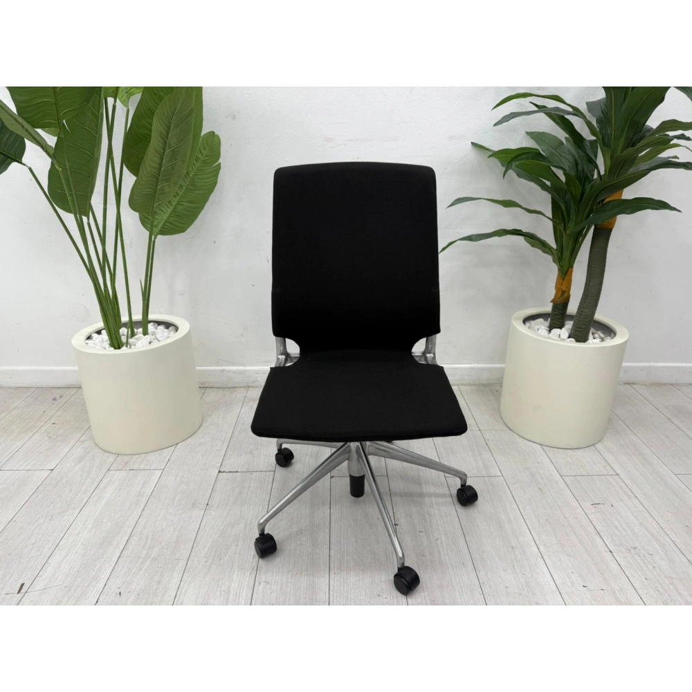 Vitra Meda Siyah Kumaş Çalışma Koltuğu