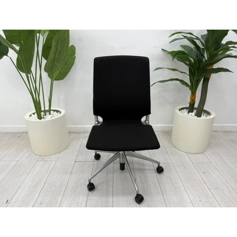 Vitra Meda Siyah Kumaş Çalışma Koltuğu - M2928
