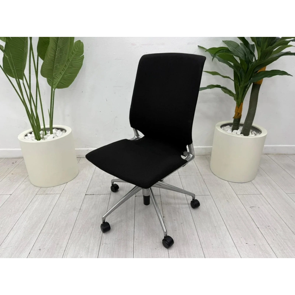 Vitra Meda Siyah Kumaş Çalışma Koltuğu - M2928