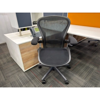 Herman Miller Aeron B Size Yönetici Koltuğu