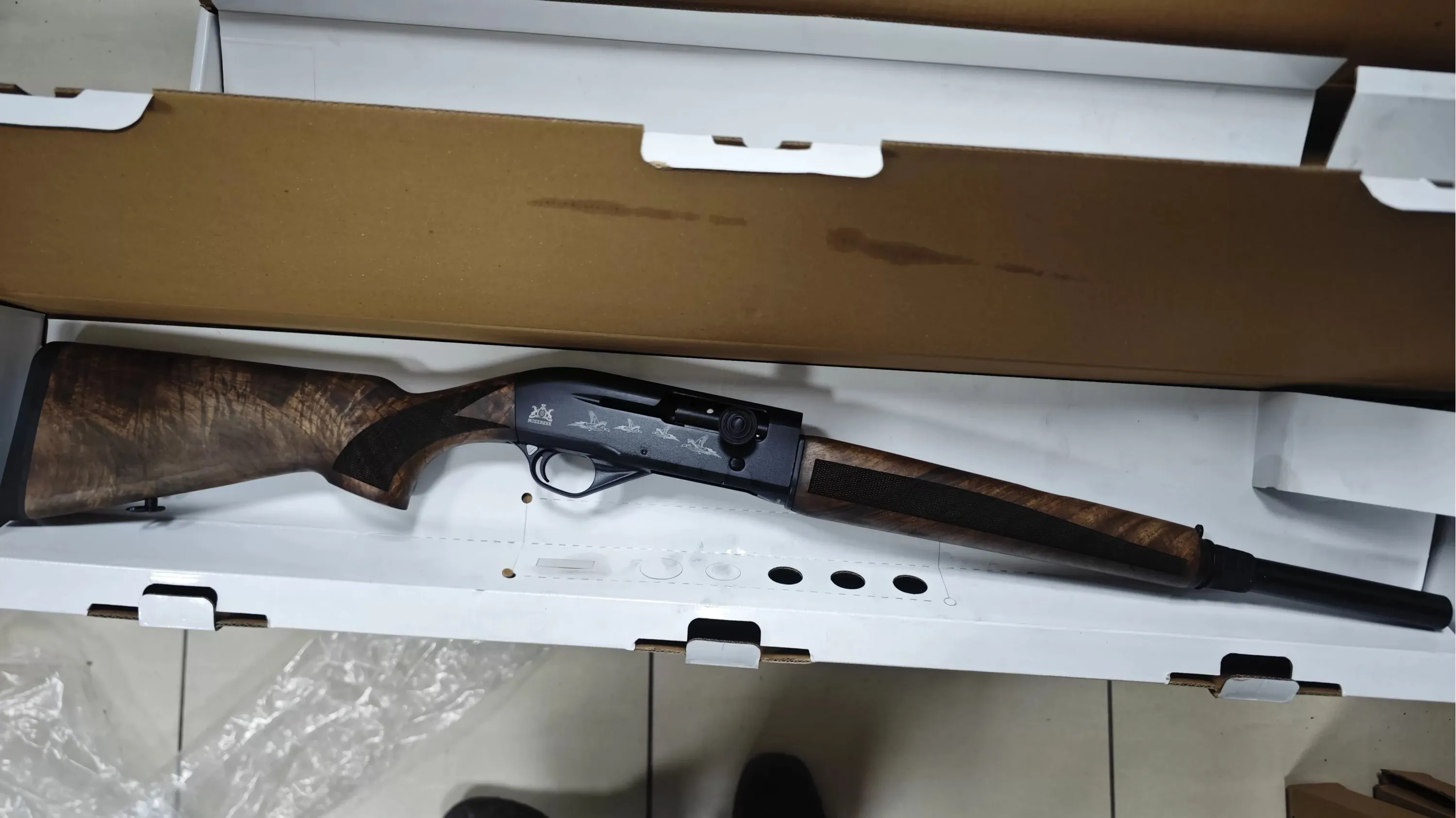 Mozzberk Kuşlu Yarı Otomatik Av Tüfeği Siyah (12 Cal - 51/61/66/71/76 cm Namlu Seçenekli - Kuş Gravürlü)