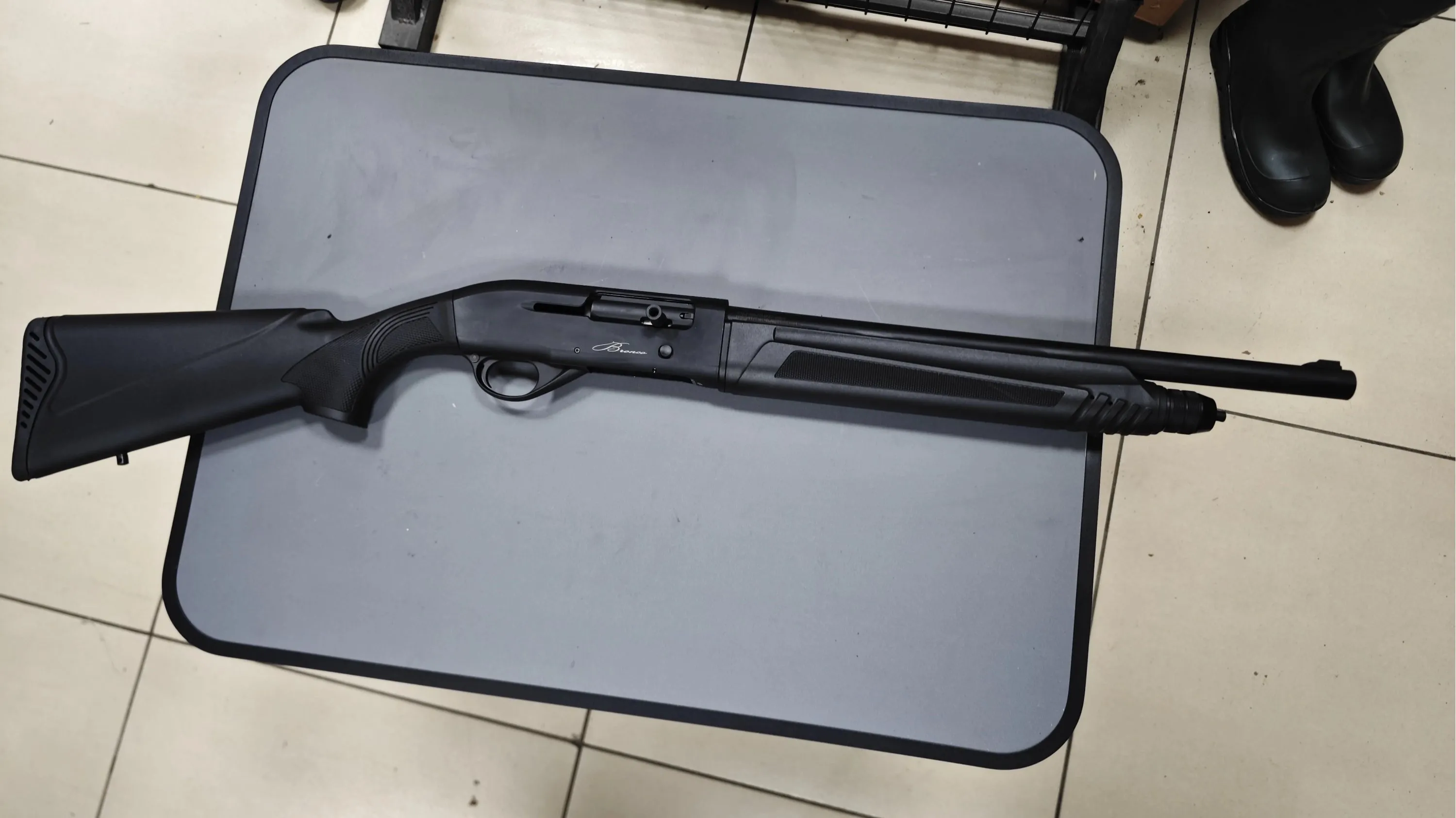 Bronco Kurşun Namlu Yarı Otomatik Av Tüfeği (12 Ga - Slug Namlu - Siyah Sentetik Kundak - Gazlı Sistem)