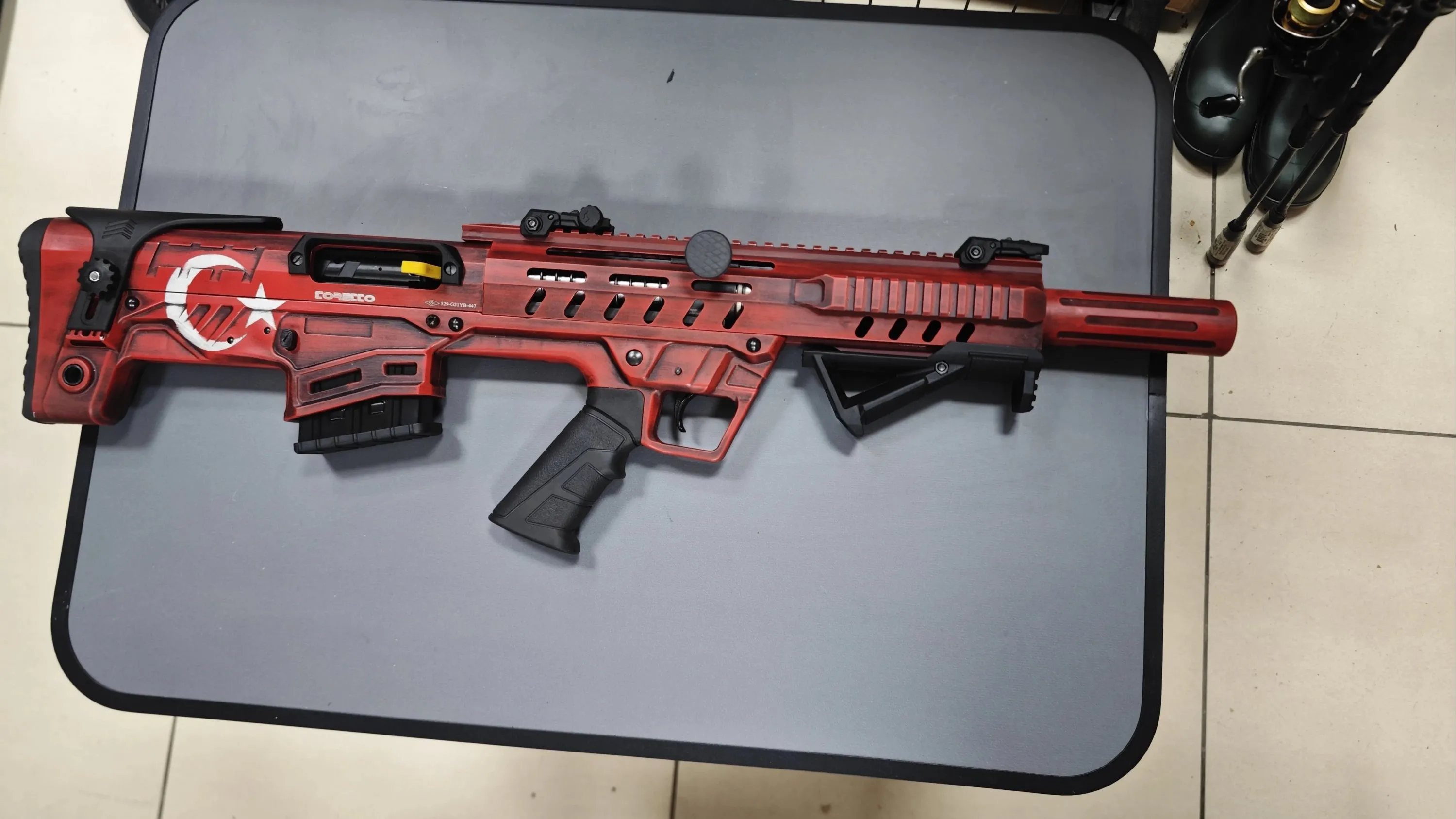 Toretto TB Bullpup Şarjörlü Yarı Otomatik Av Tüfeği (12 Kalibre - Ayarlanabilir Yanaklıklı - Spor Kırmızı)