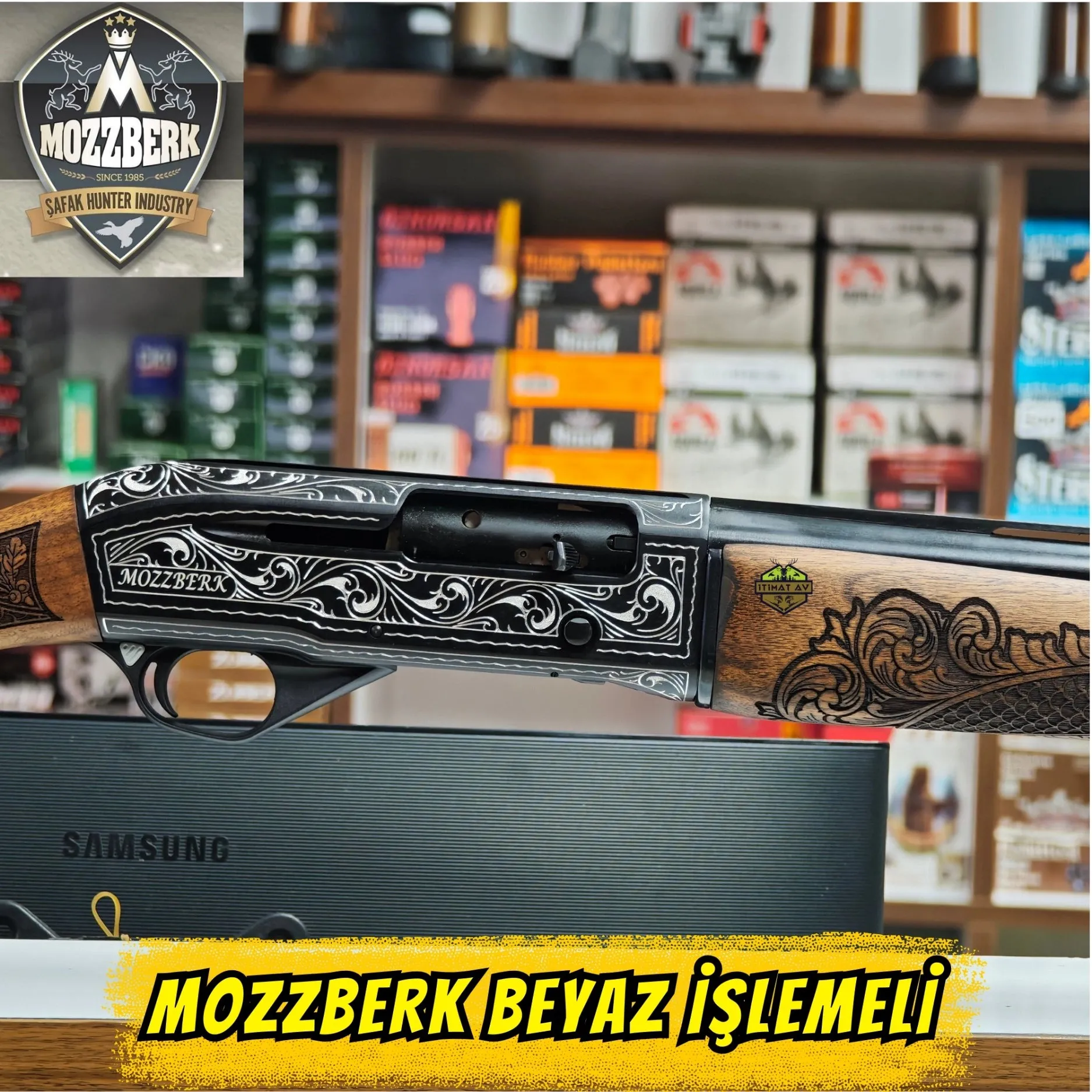 Mozzberk Siyah Kasa Beyaz İşlemeli Full Gravür 4+1 Yarı Otomatik Av Tüfeği - 71 cm Namlu