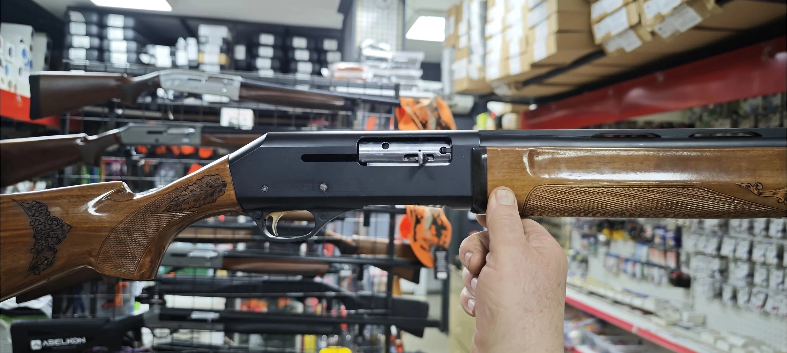 Üssan 61 CM Alevgizleyenli Yarı Otomatik Av Tüfeği (12 GA - Gazlı Sistem - Taktik Alev Gizleyen Aparatlı)