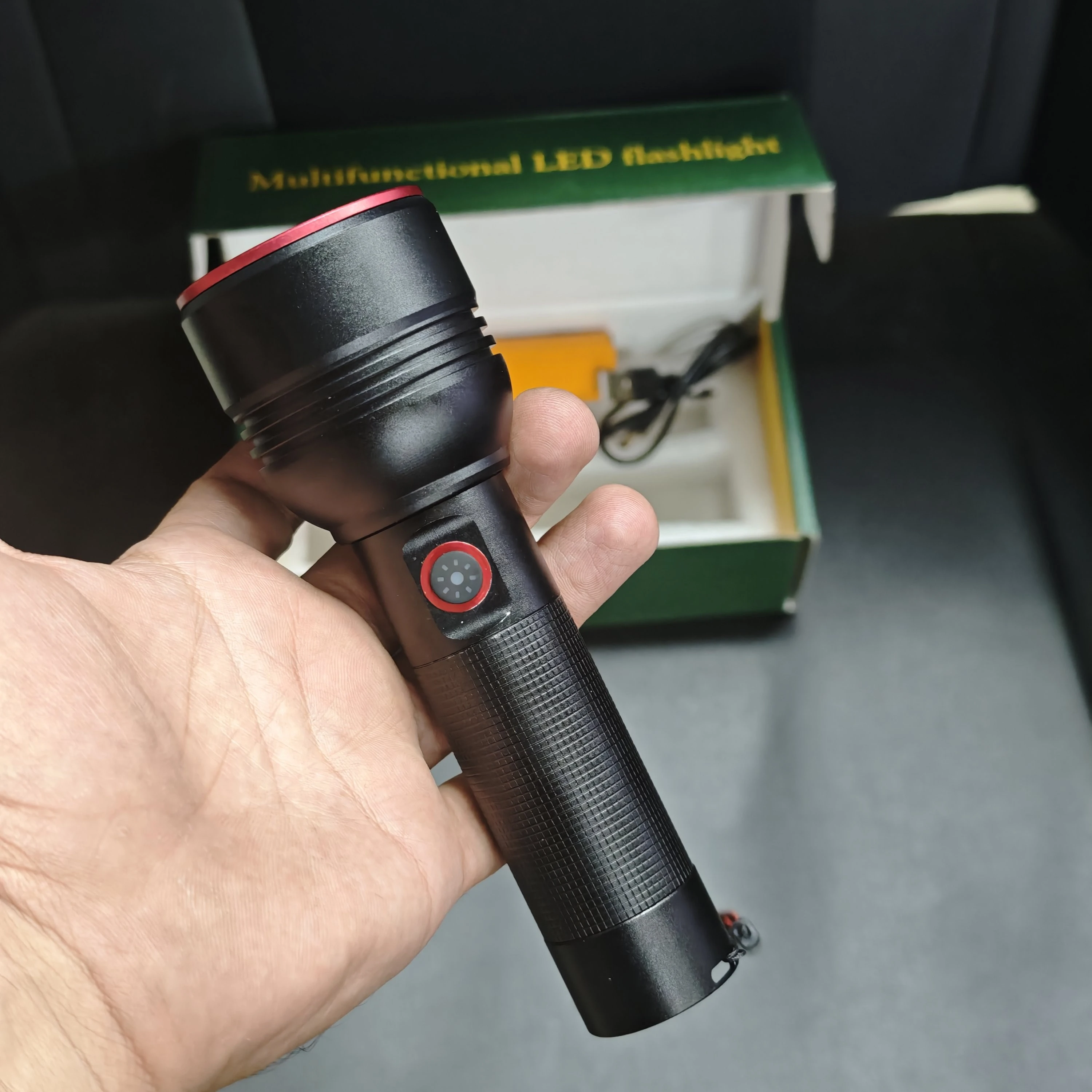 O-Max Zoomlu Çift Pilli Uzun Menzil El Feneri (Powerbank Özellikli / Su Geçirmez)