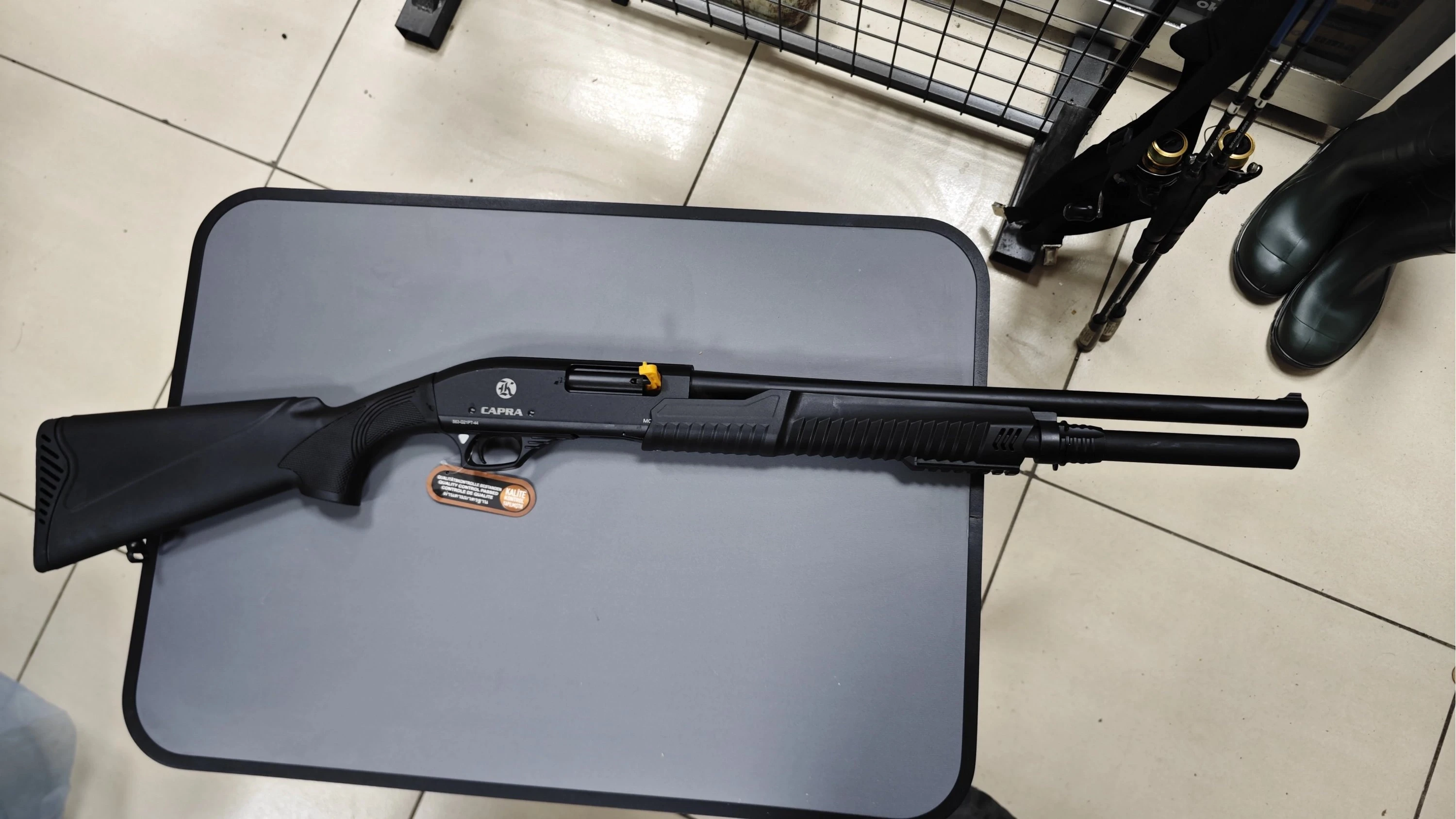 Capra 101P Pompalı Av Tüfeği Siyah (12 Cal - 50 cm Slug Namlu - 2.5 kg - 6+1 Şarjör)