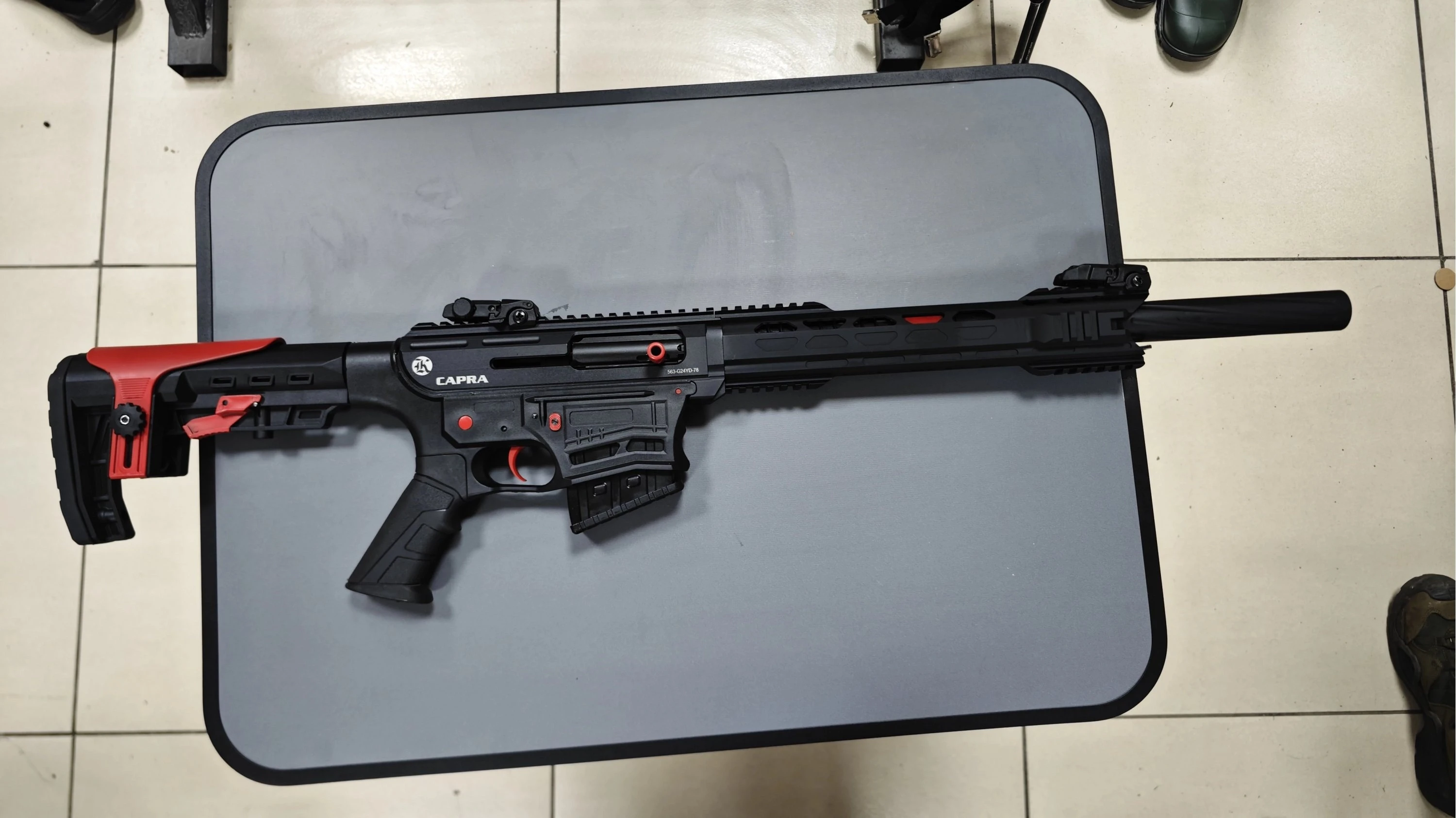 Capra KM-12 Şarjörlü Yarı Otomatik Av Tüfeği Kırmızı Parçalı Siyah (12 Cal - 51 cm Mobil Şok Namlu - 7075 Alüminyum Gövde)